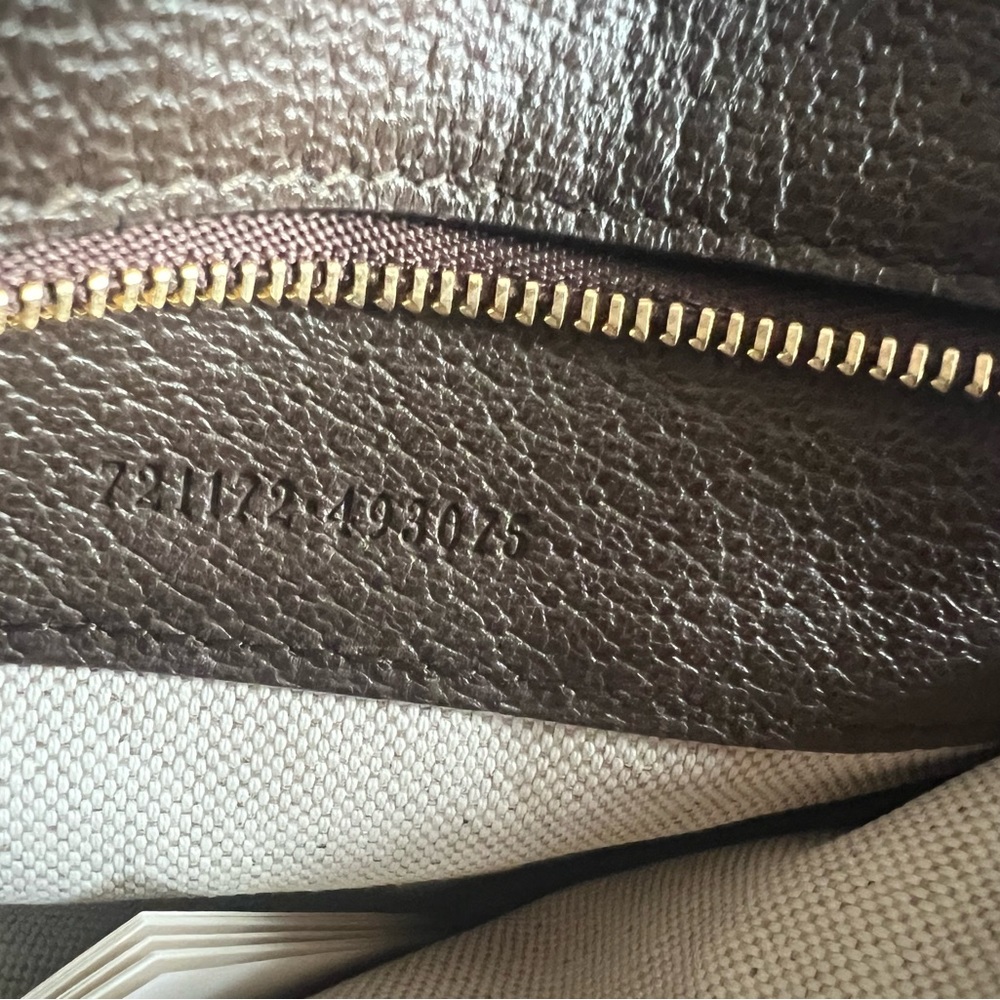 Like new Gucci purse. Only worn once. Receipt is in photos. - Picture 4 of 8